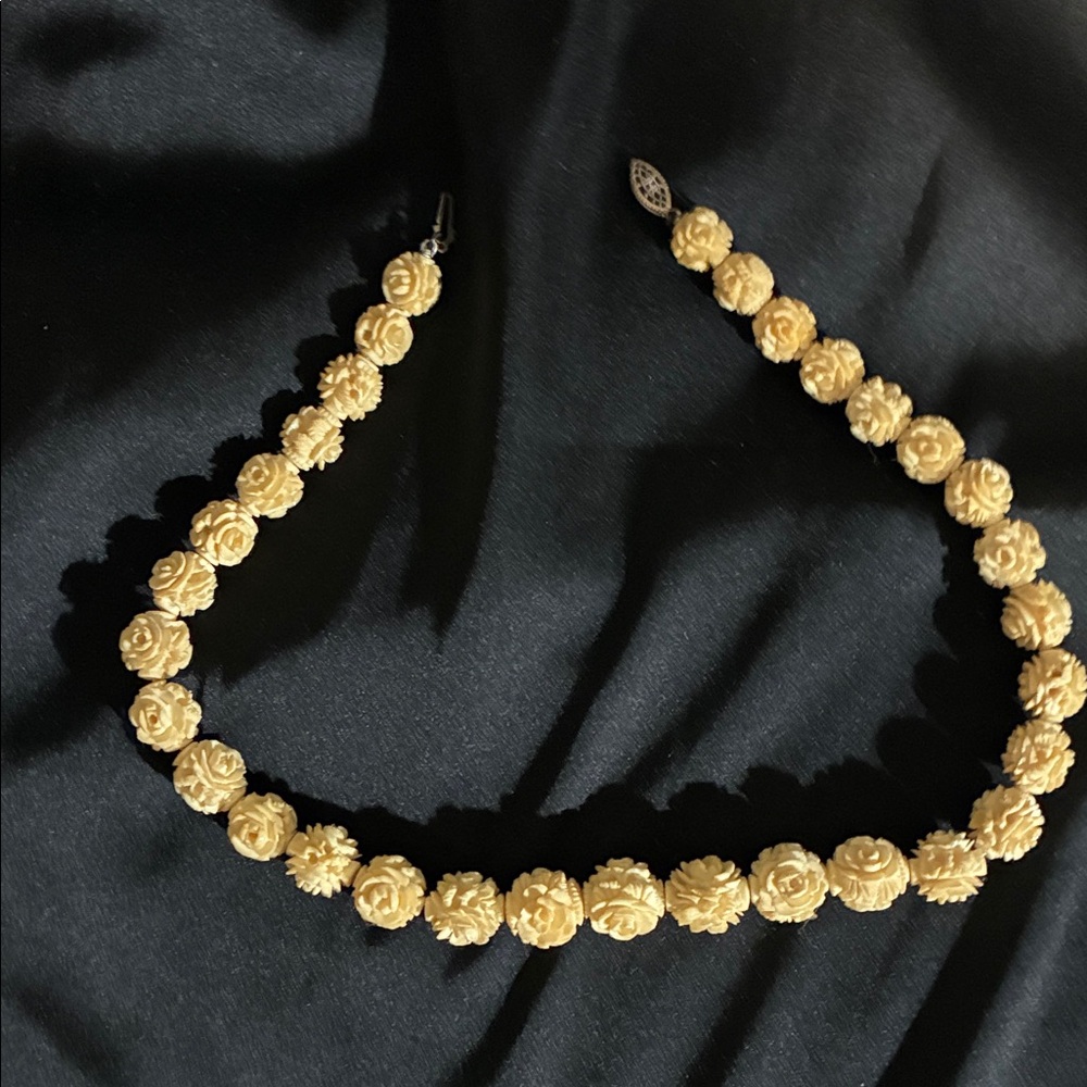 Elegant Floral Necklace